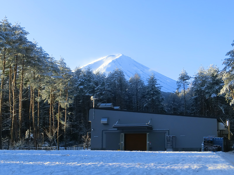 富士山の天然水とウォーターサーバーの「マーキュロップ」
